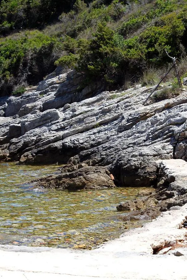Holiday House With A Parking Space Sveti Jakov, Losinj - 7950 Nerezine